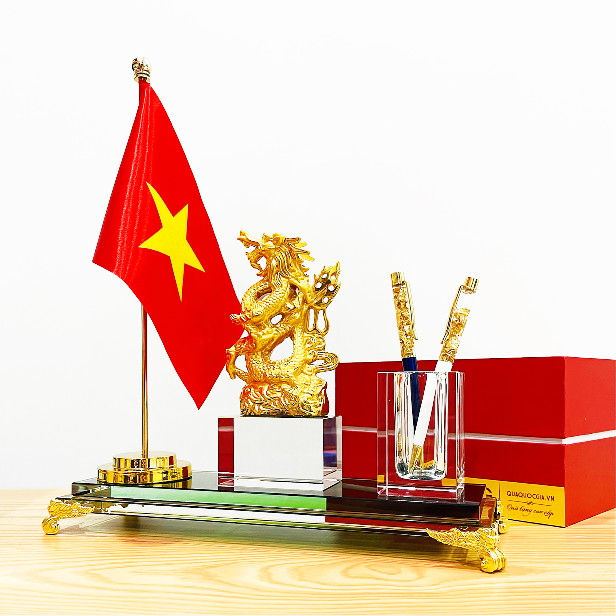 ĐỰNG BÚT DOANH NHÂN ĐỂ BÀN RỒNG VÀNG-RV02CN