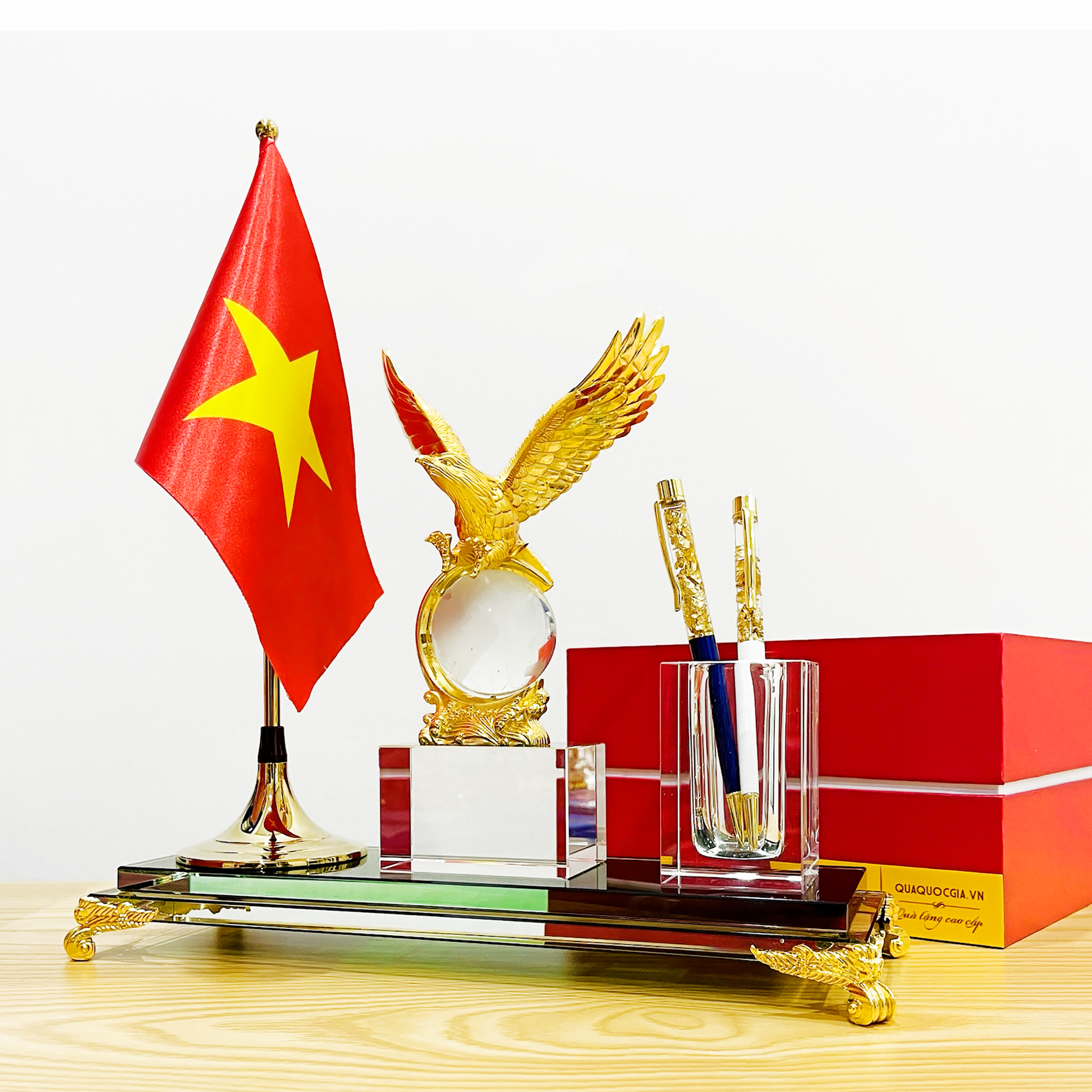 ĐỰNG BÚT DOANH NHÂN ĐỂ BÀN ĐẠI BÀNG TUNG CÁNH-DB01CD