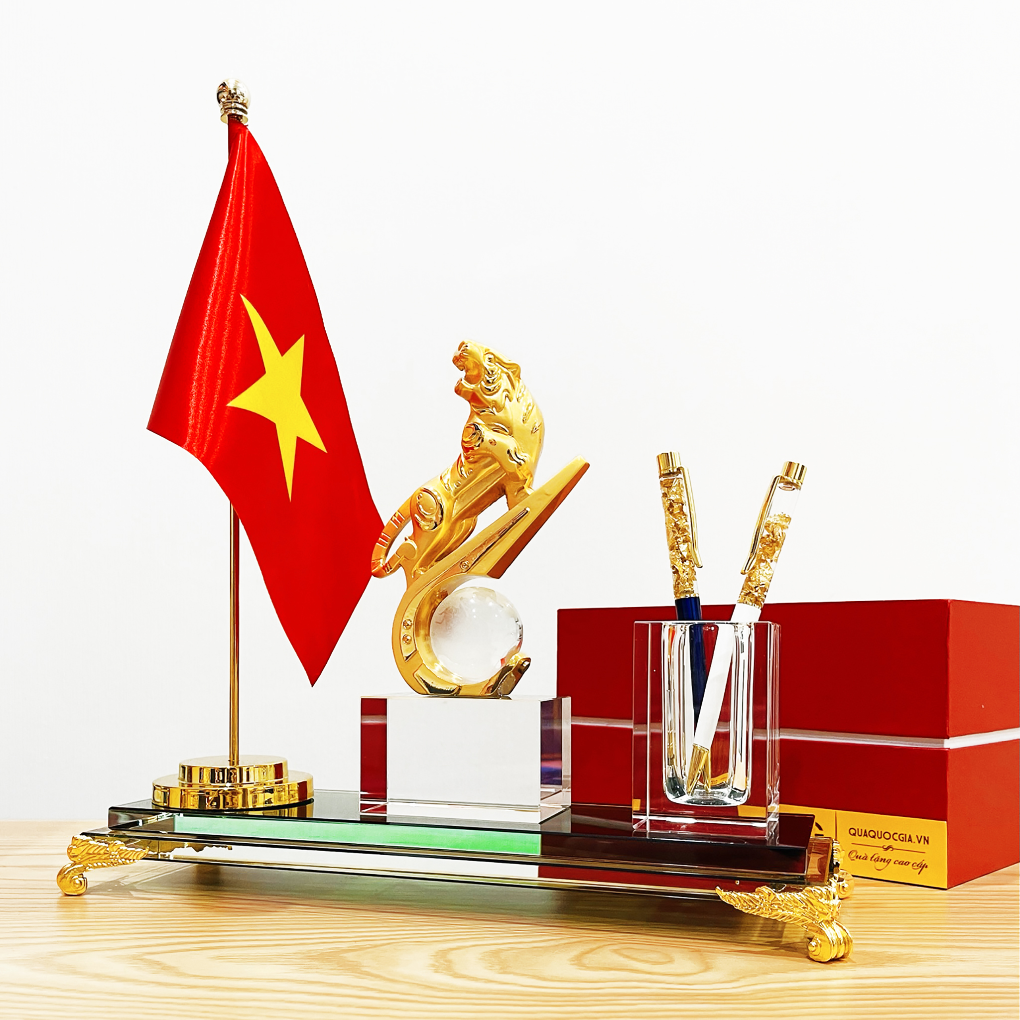 BỘ ĐỰNG BÚT DOANH NHÂN ĐỂ BÀN HỔ VÀNG ĐỊA CẦU-HV01CN