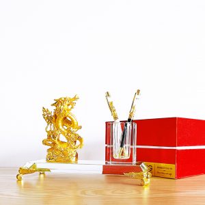 ĐỰNG BÚT DOANH NHÂN ĐỂ BÀN RỒNG VÀNG-RV02