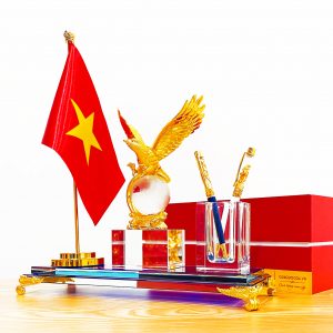 ĐỰNG BÚT DOANH NHÂN ĐỂ BÀN ĐẠI BÀNG TUNG CÁNH-DB01CN