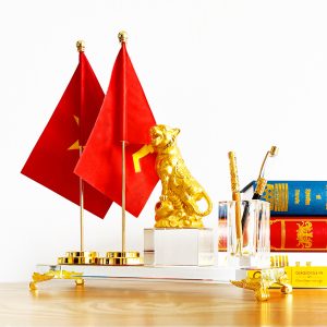 BỘ SẢN PHẨM CỘT CỜ ĐỂ BÀN LÀM VIỆC HỔ VÀNG-HV02CN
